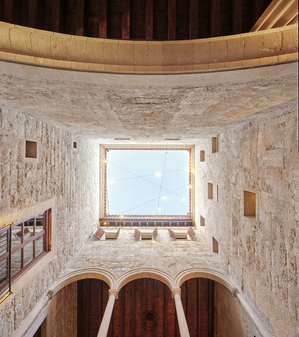 Patio histórico rehabilitado del Nobis Hotel Palma